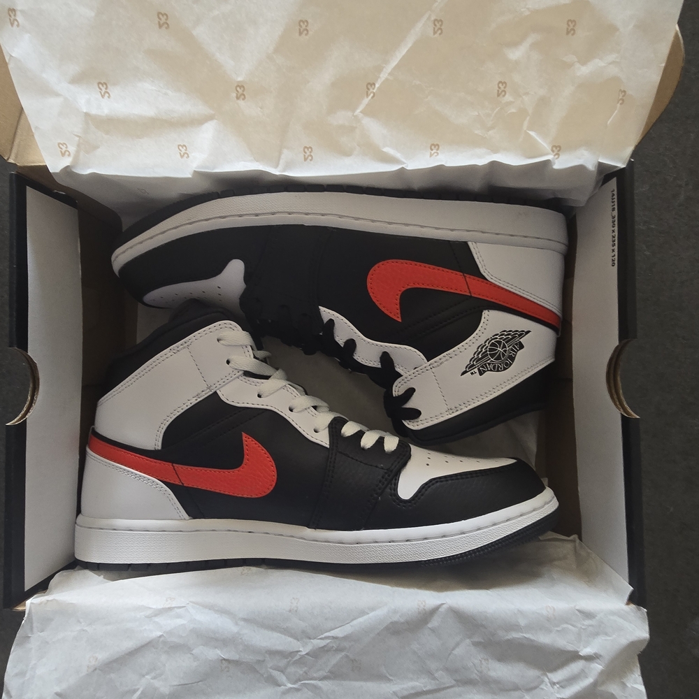 Nike Air Jordan 1 Mid Men's 11.5 Black/Chille Red and White